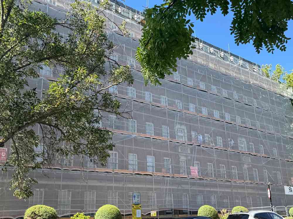 Multi-Floor Residential Properties – Scaffolding & Debris Netting in Central Edinburgh